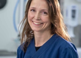 ansatt ved vetsentrum, veterinær